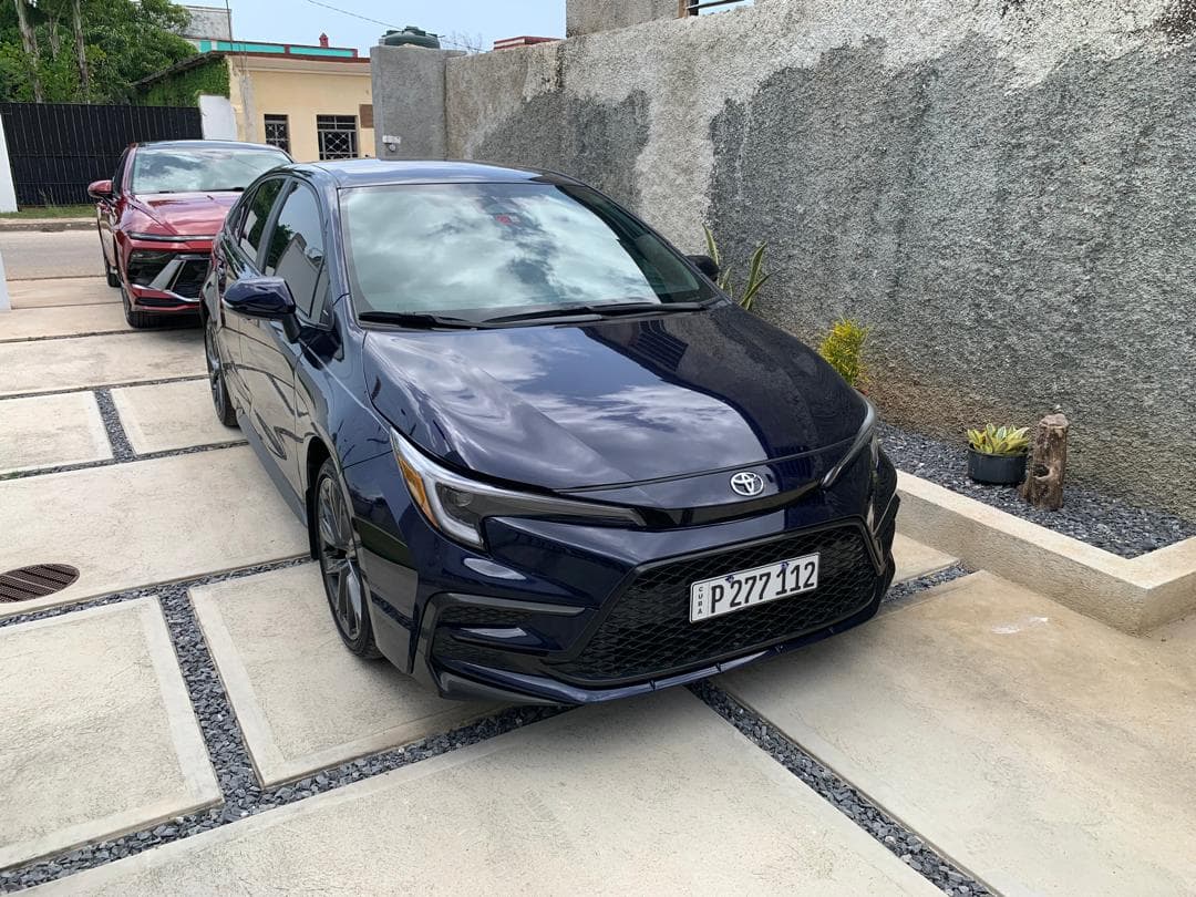 🚗🔥 ¡Toyota Corolla 2024 SE Deportivo disponible en DealerDigital! 🔥🚗